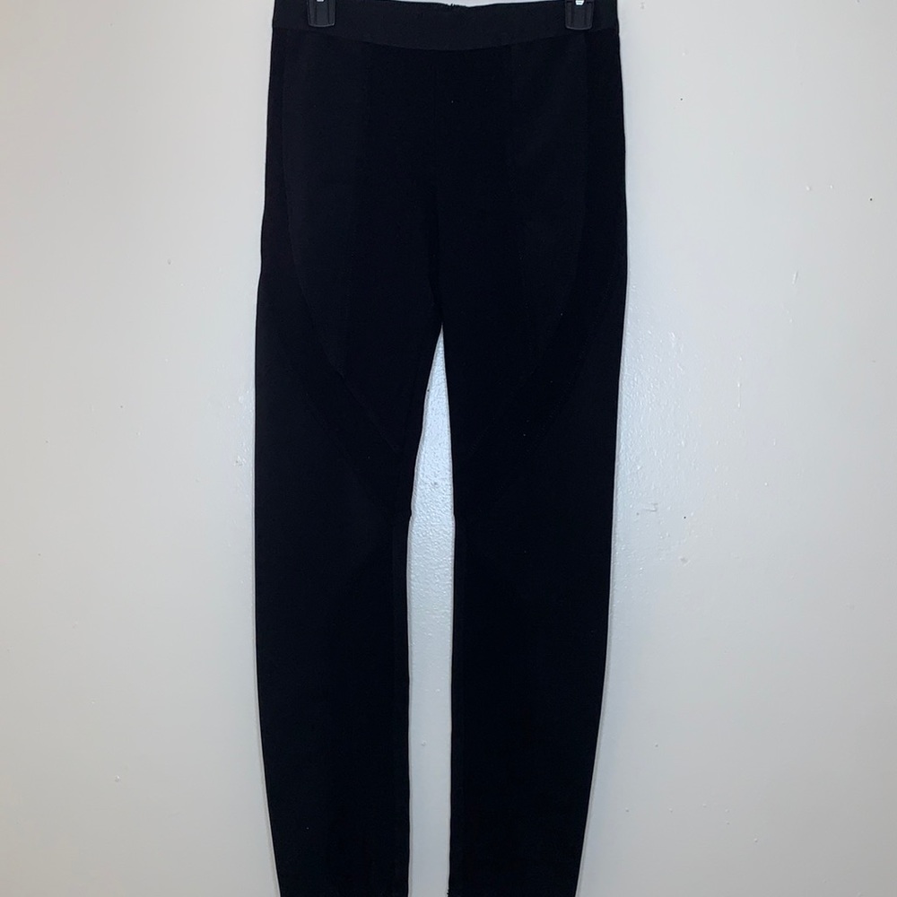 Fashionable black jeggings no pockets